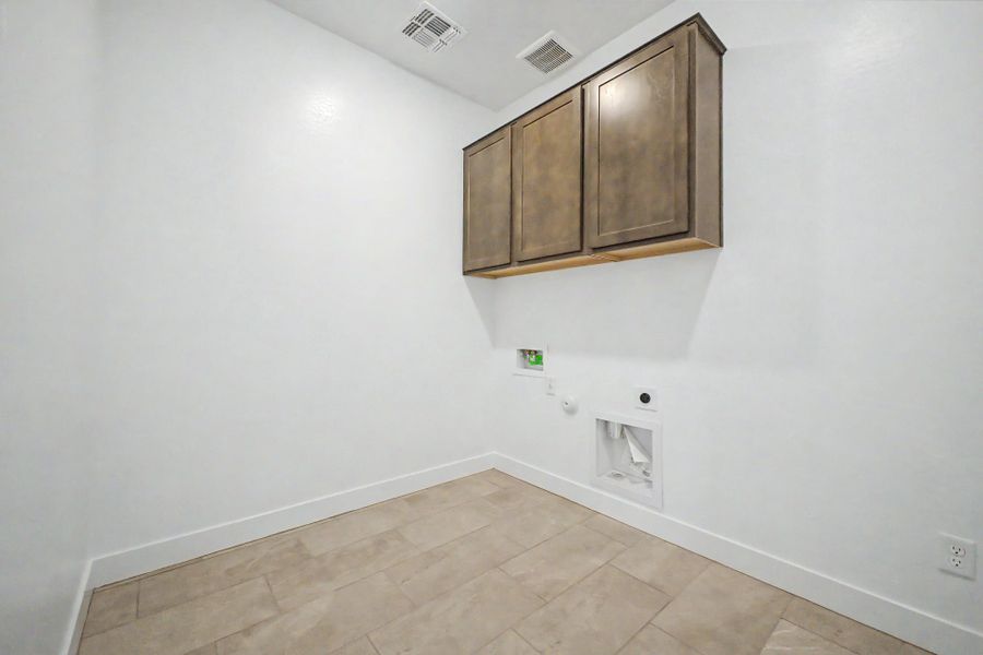 Spacious, unfurnished interior of a new home in Windstone Ranch North, Surprise (Image 12).