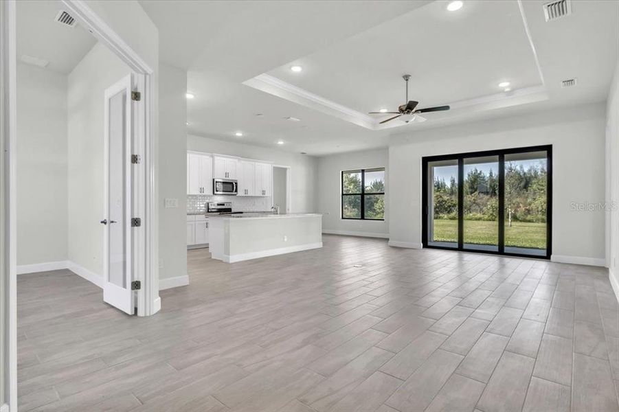 Spacious, unfurnished interior of a new home in , Cape Coral (Image 19).