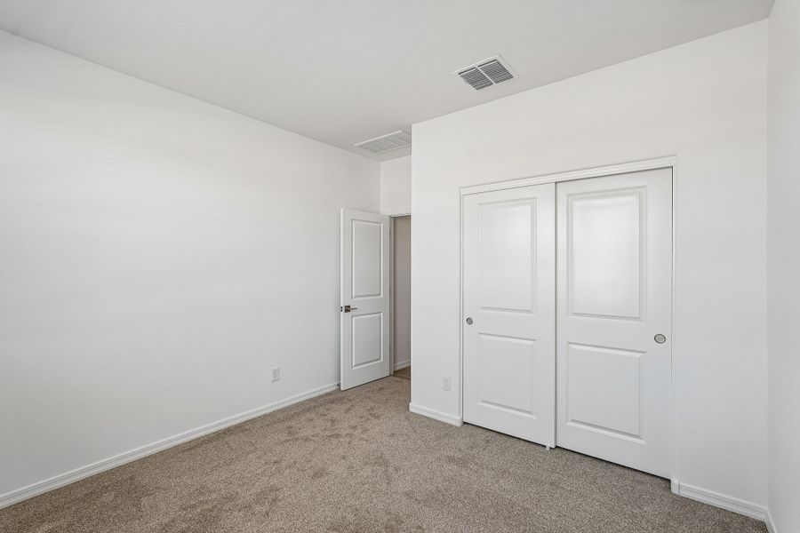 Spacious, unfurnished interior of a new home in Hawes Crossing, Mesa (Image 34).