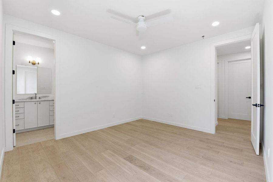 Spacious, unfurnished interior of a new home in , Houston (Image 25).