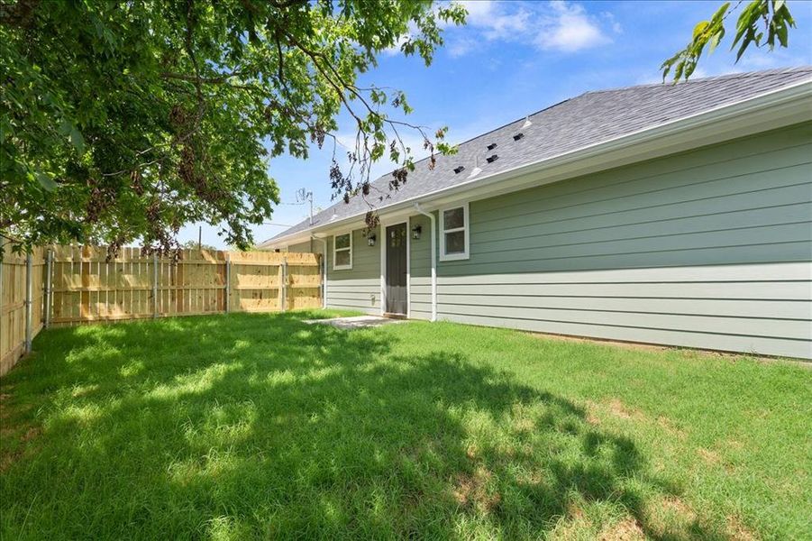 Exterior details and patio area of a home in , Hillsboro (Image 18).