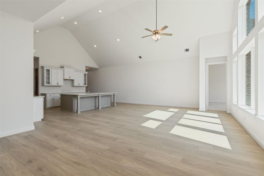 Spacious, unfurnished interior of a new home in Brookewater, Rosenberg (Image 29).