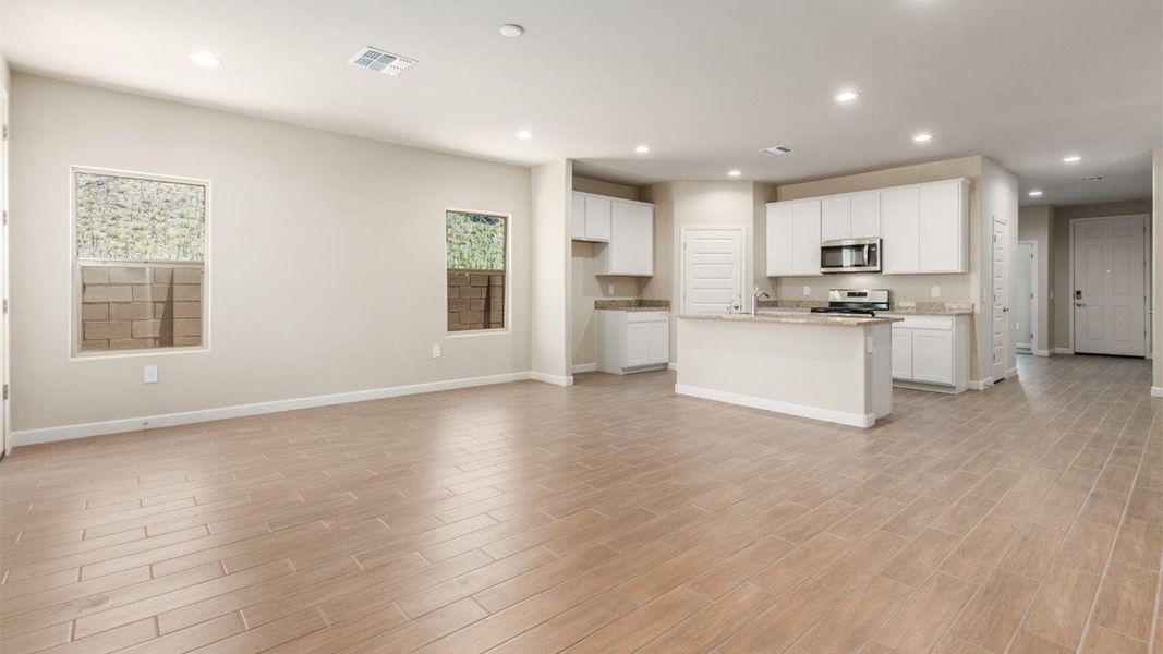 Spacious, unfurnished interior of a new home in Sycamore Vista, Vail (Image 16).