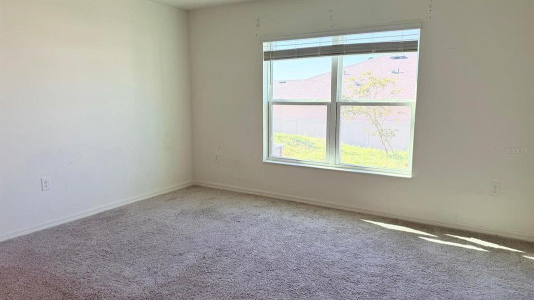 Spacious, unfurnished interior of a new home in Lake Lucerne, Winter Haven (Image 17).