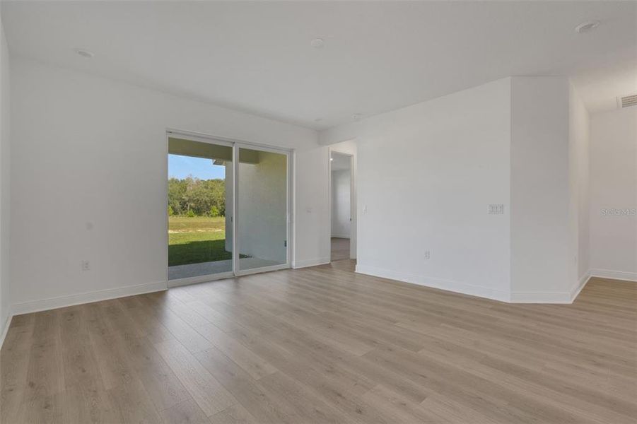 Spacious, unfurnished interior of a new home in Reserve at Hammock Oaks, Lady Lake (Image 32).