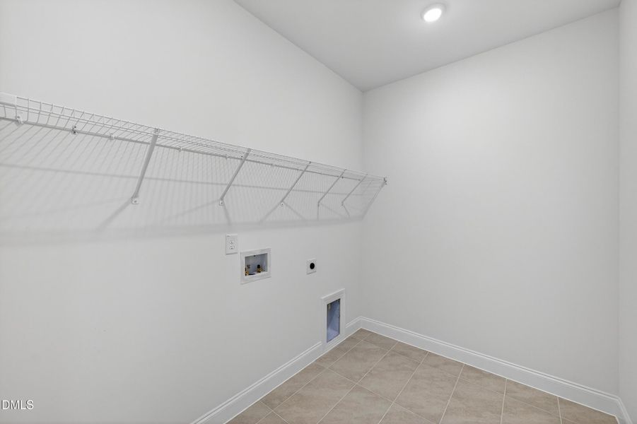 21 -122 w fountainhead lane, interior