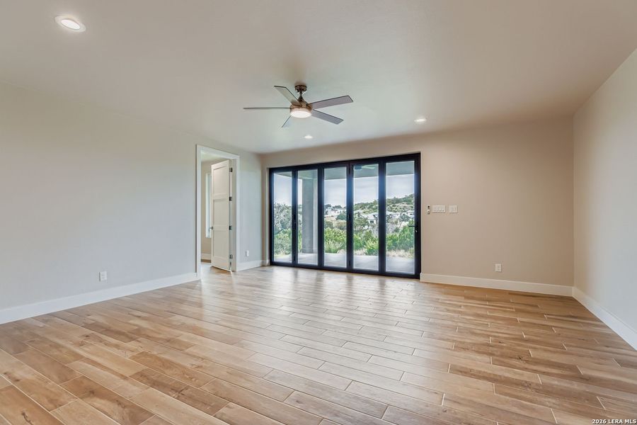 Spacious, unfurnished interior of a new home in , San Antonio (Image 37).
