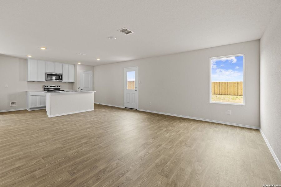 Spacious, unfurnished interior of a new home in Swenson Heights, Seguin (Image 30).