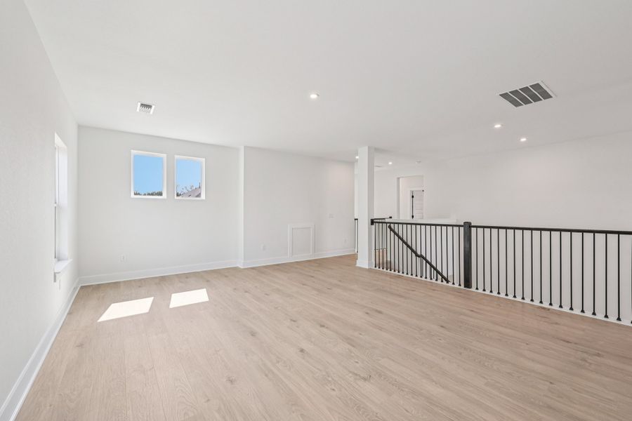 25 web or mls Robin Trail S1302 025