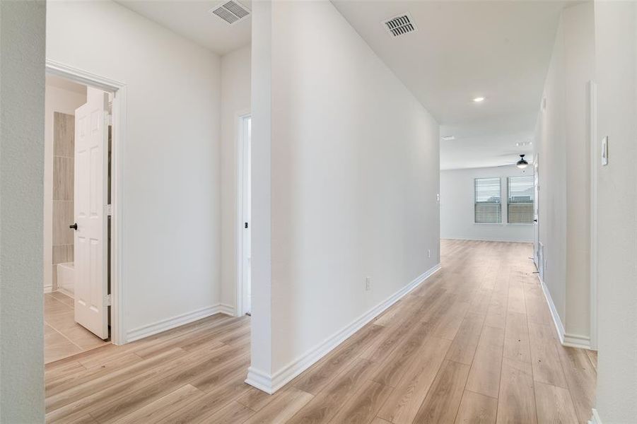 Spacious, unfurnished interior of a new home in Cottonwood Creek, Seagoville (Image 11). Spacious, unfurnished interior of a new home in Cottonwood Creek, Seagoville (Image 11).