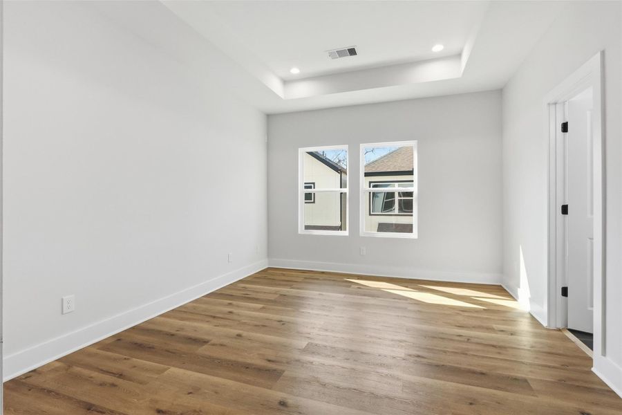 Spacious, unfurnished interior of a new home in , Houston (Image 25).