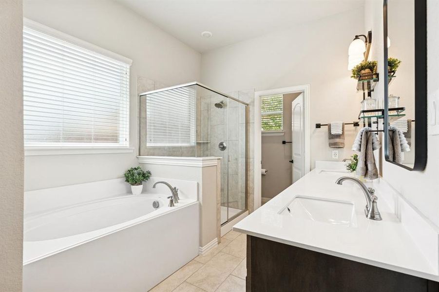 Furnished interior view inside a new home in , Weatherford (Image 6).
