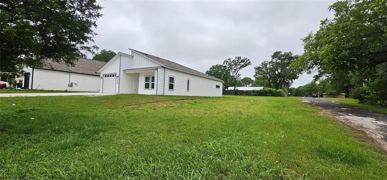 Exterior details and patio area of a home in , Grand Saline (Image 21).