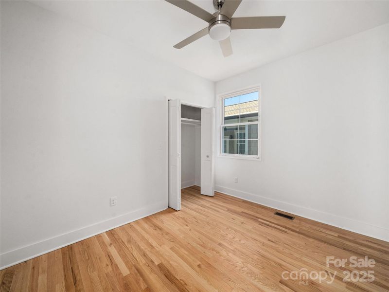 Spacious, unfurnished interior of a new home in , Saluda (Image 17).