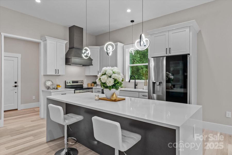 New modern fridge included!