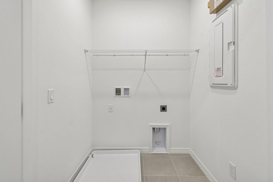 Spacious, unfurnished interior of a new home in Baldwin Crossing 16', Orlando (Image 20).