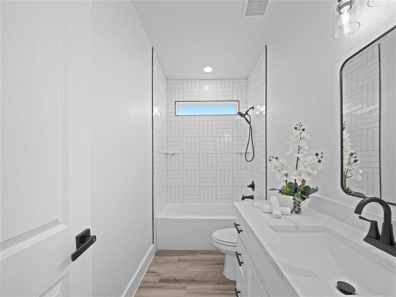 Furnished interior view inside a new home in , Weatherford (Image 9).