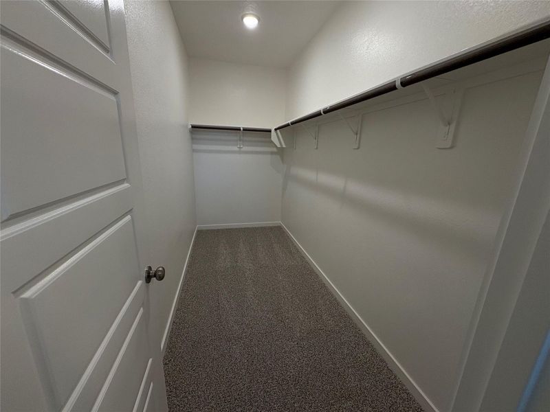 Spacious, unfurnished interior of a new home in , Huntsville (Image 16).