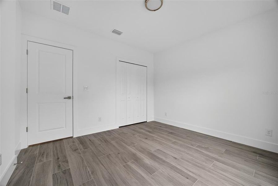 Spacious, unfurnished interior of a new home in , Port Charlotte (Image 16).
