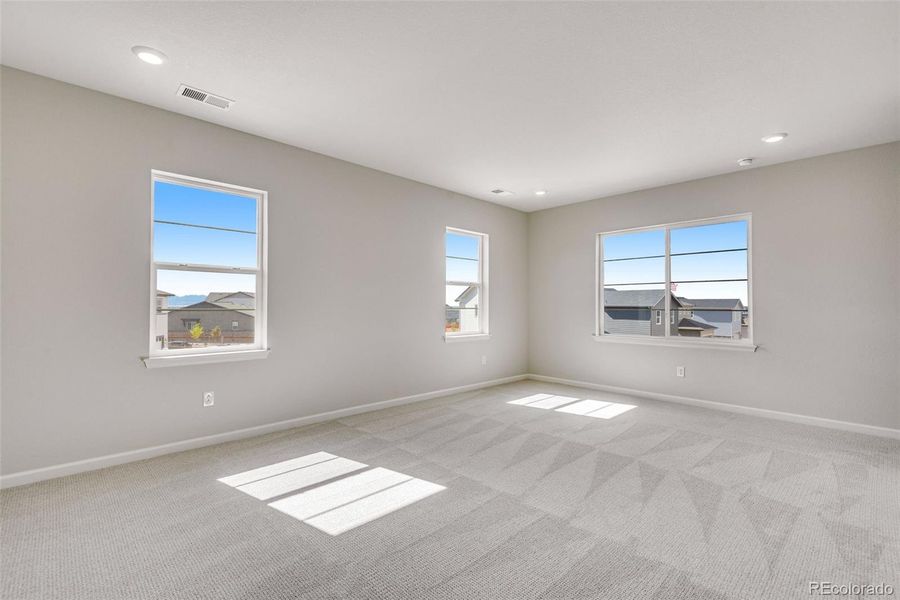 Spacious, unfurnished interior of a new home in Crescendo at The Aurora Highlands, Aurora (Image 36).
