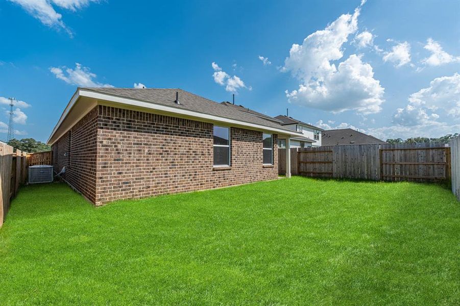Exterior details and patio area of a home in Stonebrooke, Conroe (Image 15). Exterior details and patio area of a home in Stonebrooke, Conroe (Image 15).