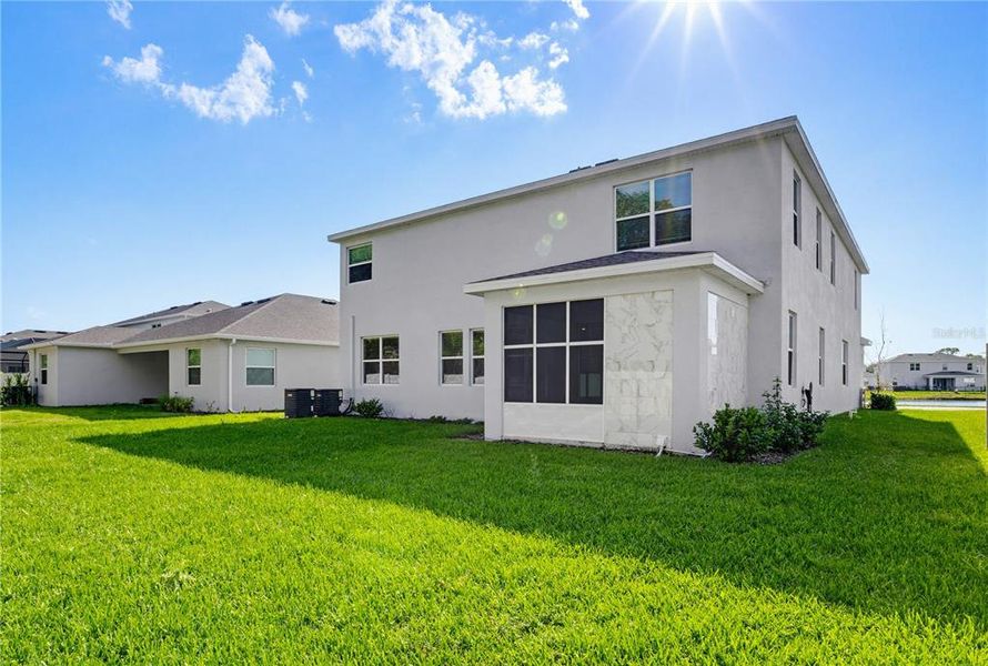 Exterior details and patio area of a home in Coddington, Bradenton (Image 4).
