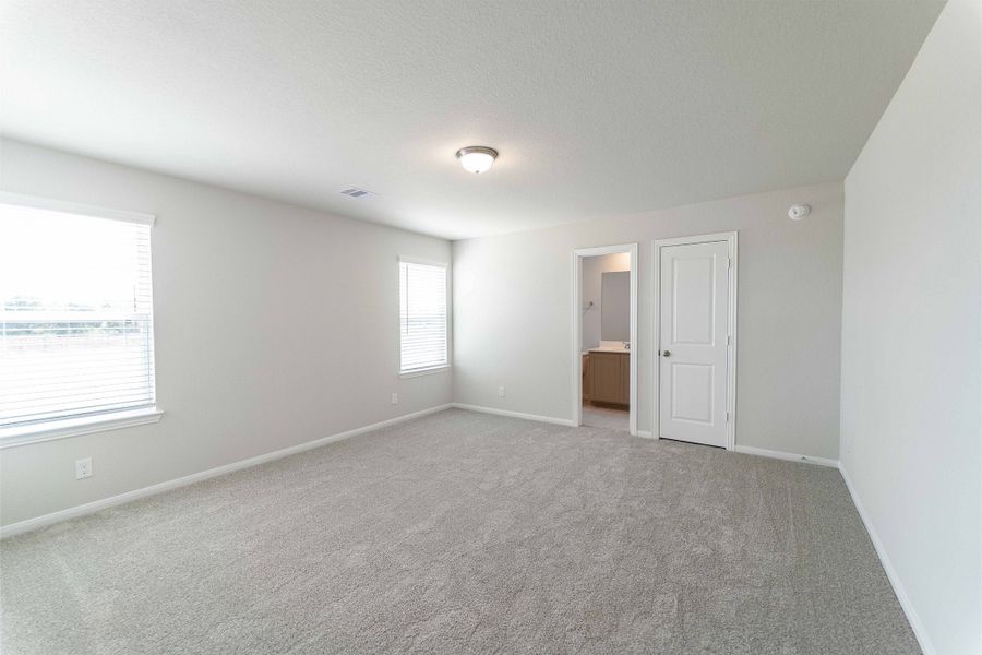 Spacious, unfurnished interior of a new home in Harvest Pointe, Needville (Image 46).
