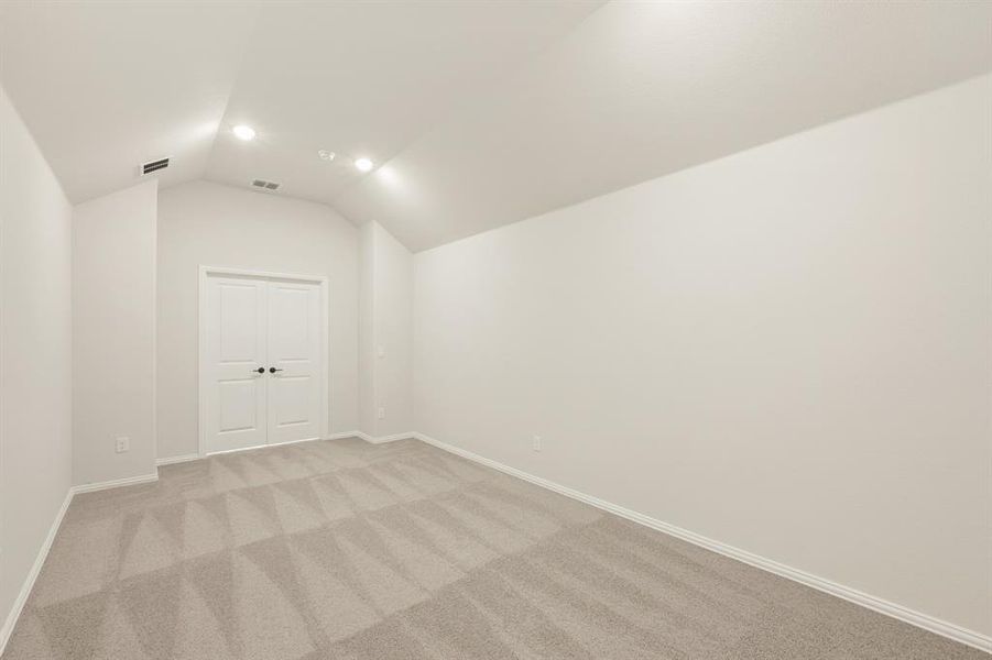 Spacious, unfurnished interior of a new home in The Retreat at North Grove 70-75, Waxahachie (Image 31). Spacious, unfurnished interior of a new home in The Retreat at North Grove 70-75, Waxahachie (Image 31).