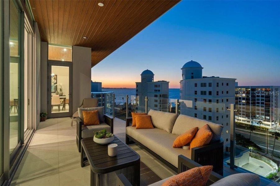 Condo located in Sarasota, FL showcasing its design and architecture (Image 5).