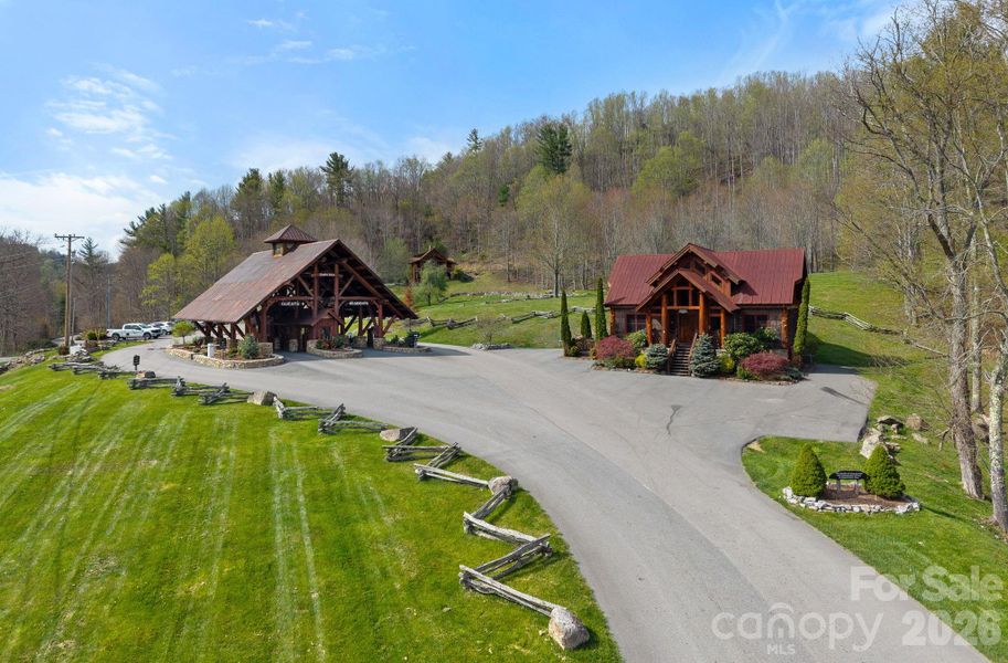 Community amenities in , Banner Elk (Image 31).