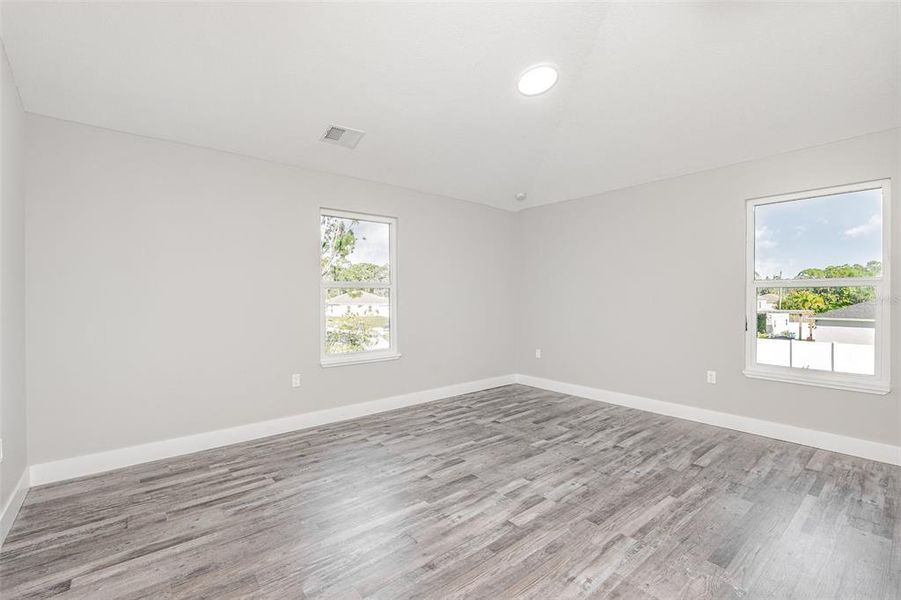 Spacious, unfurnished interior of a new home in , Palm Bay (Image 15).