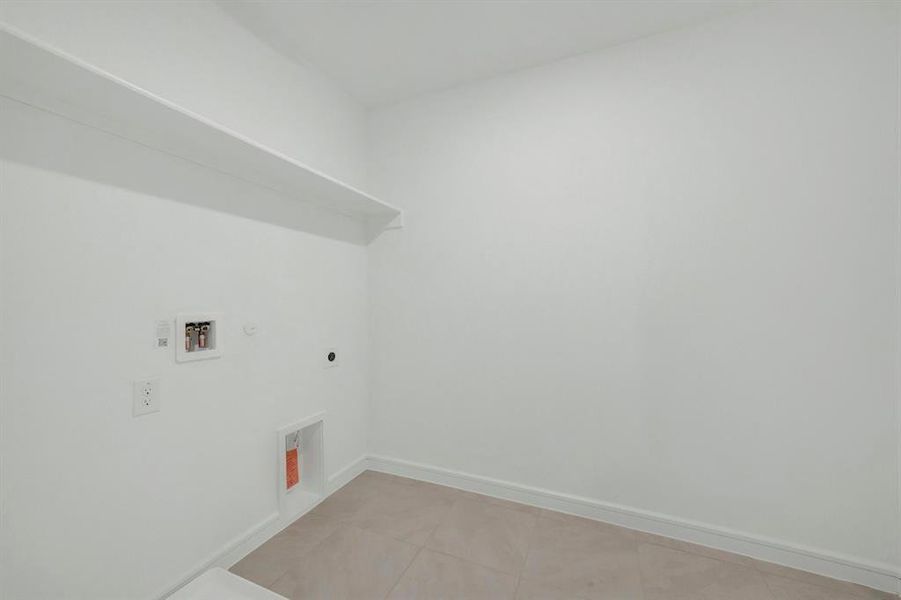 Spacious, unfurnished interior of a new home in Providence Commons, Providence Village (Image 18).