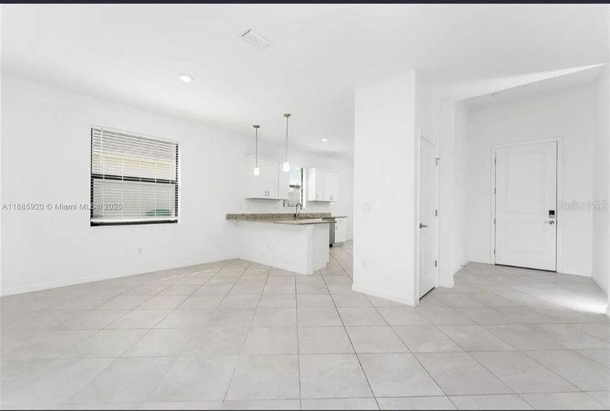 Spacious, unfurnished interior of a new home in , Port Charlotte (Image 15).