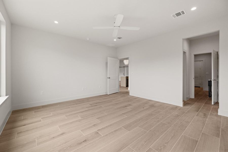 Spacious, unfurnished interior of a new home in , Lago Vista (Image 29).