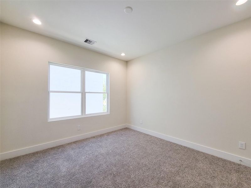 Spacious, unfurnished interior of a new home in , Houston (Image 33).