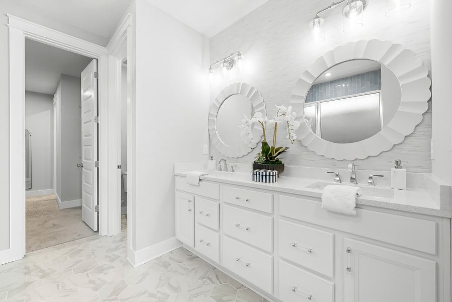 Representative furnished interior of a home built from the Ivy by Fischer Homes in Pickens Bluff, Dallas (Image 28).