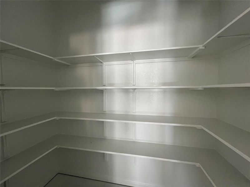 Spacious, unfurnished interior of a new home in Rolling Glen, Hutto (Image 7).