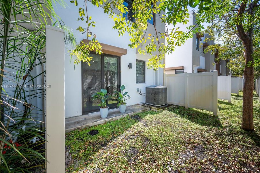Exterior details and patio area of a home in , Dania Beach (Image 22).