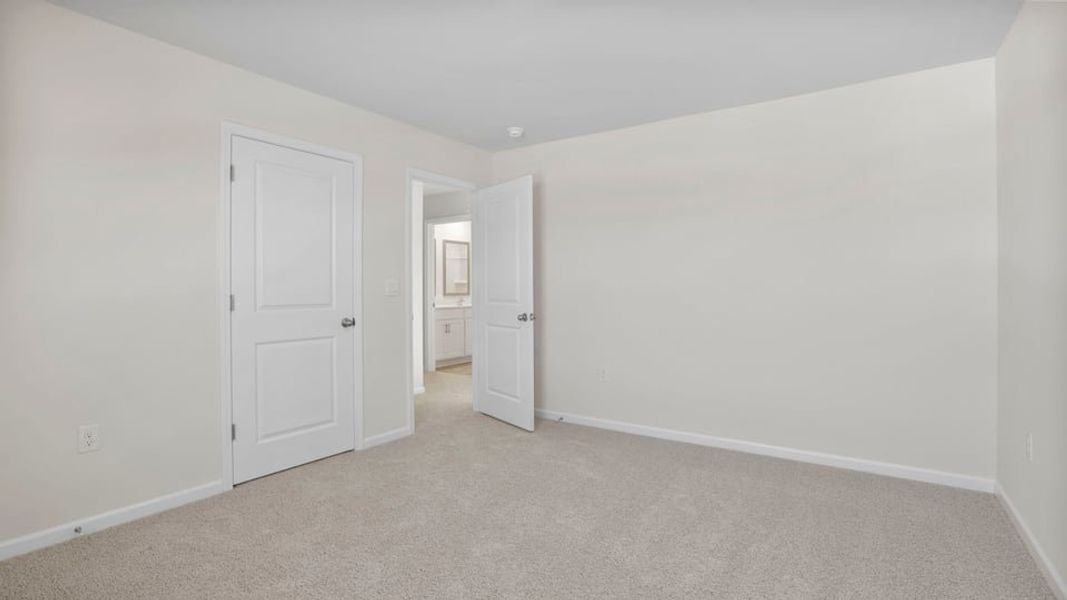 Spacious, unfurnished interior of a new home in Foxbank, Gray Court (Image 28).