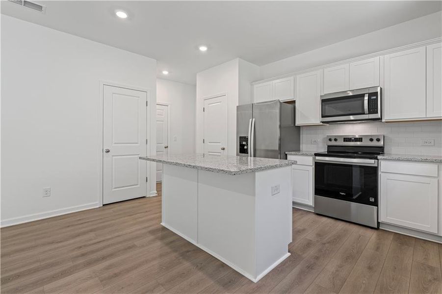 Furnished interior view inside a new home in Avery Ridge, Gainesville (Image 10). Furnished interior view inside a new home in Avery Ridge, Gainesville (Image 10).