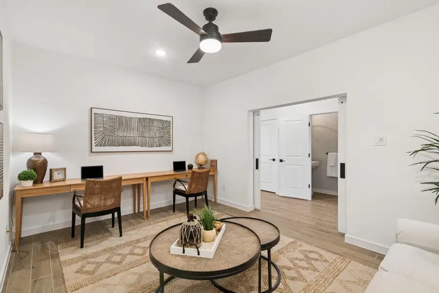 Convenient home office (*Photo not of actual home and used for illustration purposes only.) Convenient home office (*Photo not of actual home and used for illustration purposes only.)