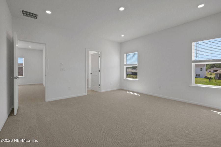 Spacious, unfurnished interior of a new home in Hyland Trail, Green Cove Springs (Image 20).