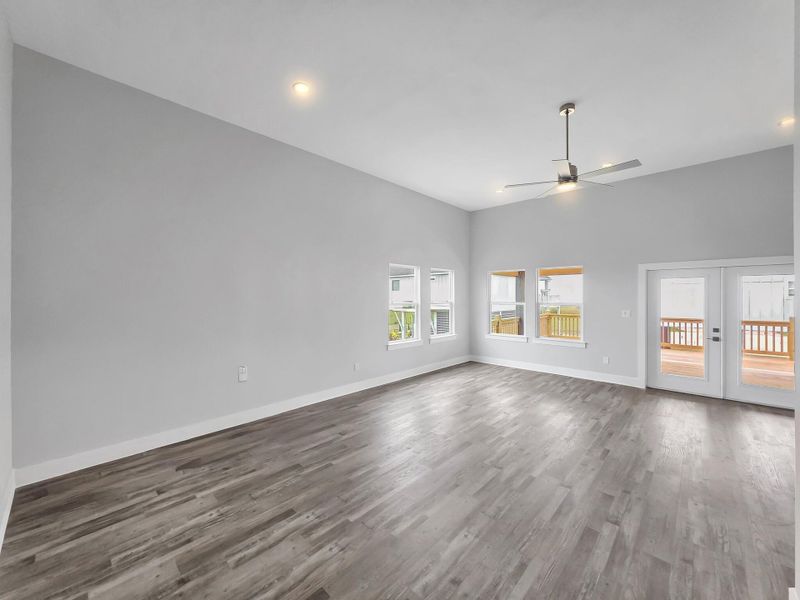 Spacious, unfurnished interior of a new home in , Bolivar (Image 37).