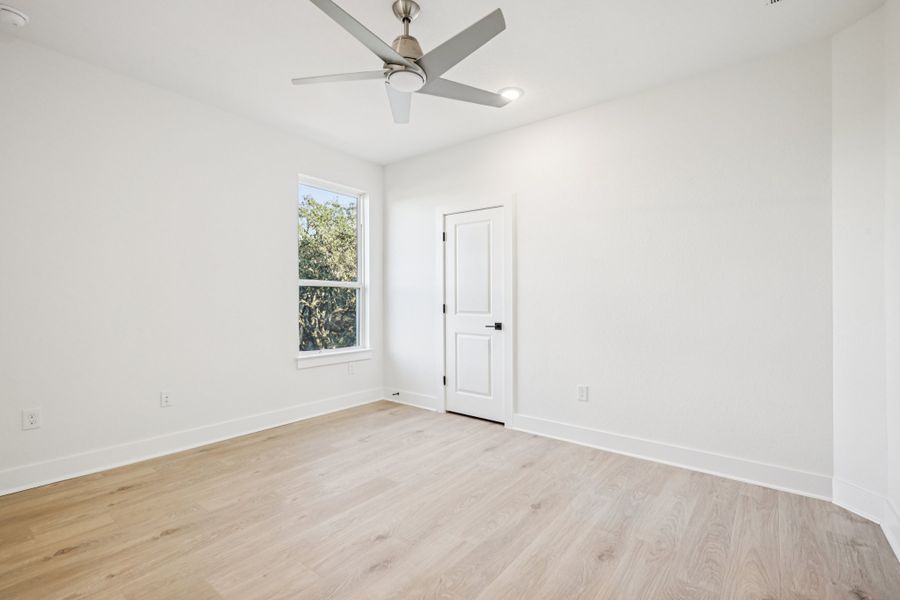 Spacious, unfurnished interior of a new home in Sauls Ranch, Round Rock (Image 56).