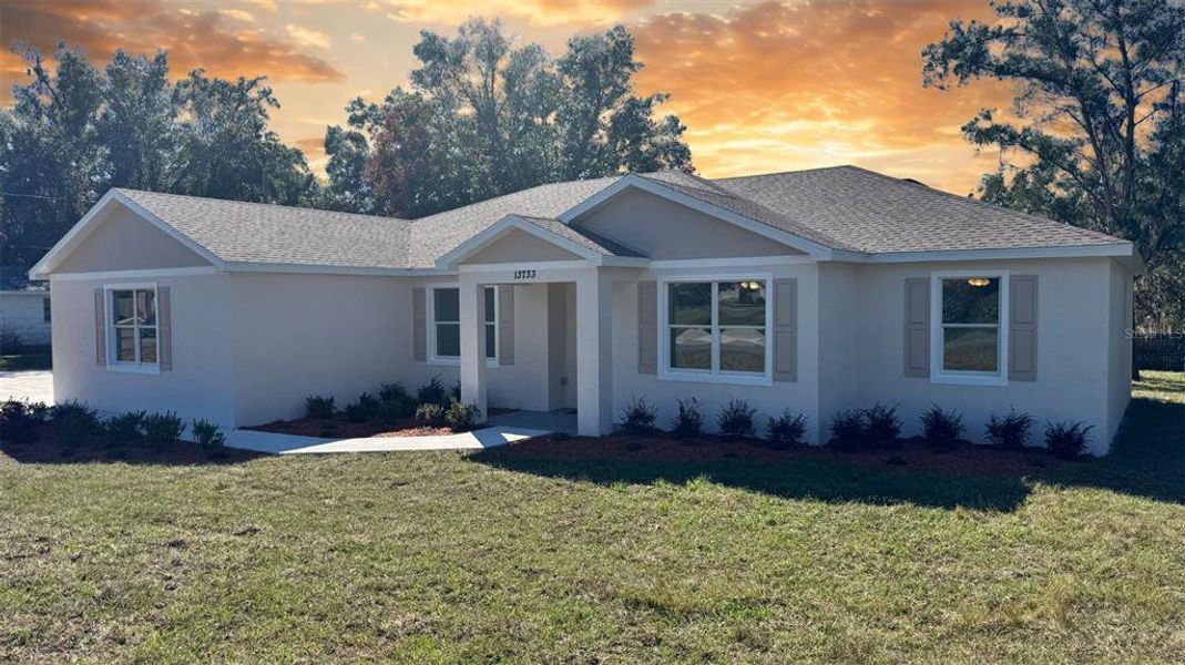 Exterior details and patio area of a home in , Dade City (Image 39).
