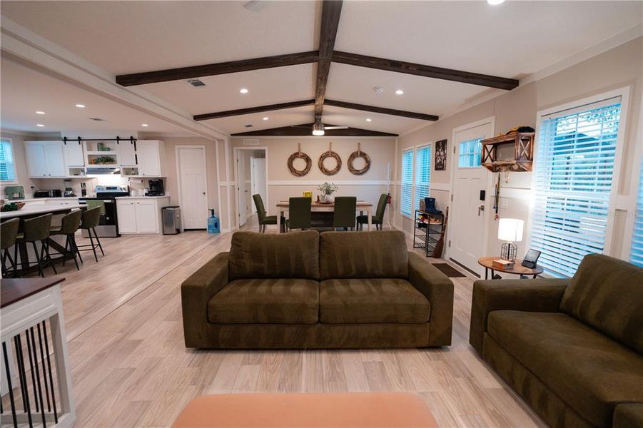 Community amenities in , Bronson (Image 33).