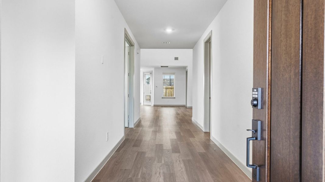 Spacious, unfurnished interior of a new home in Alexander 55' Homesites, Pearland (Image 14).