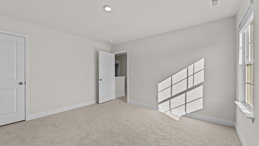 Spacious, unfurnished interior of a new home in Tyler - Home on the Lake, New Bern (Image 15). Spacious, unfurnished interior of a new home in Tyler - Home on the Lake, New Bern (Image 15).