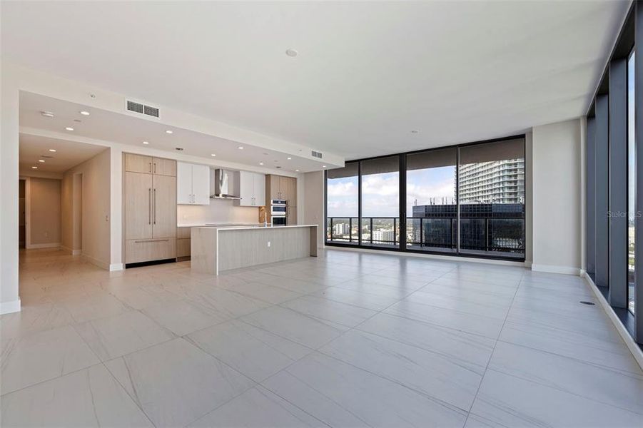 Spacious, unfurnished interior of a new home in , St. Petersburg (Image 19).