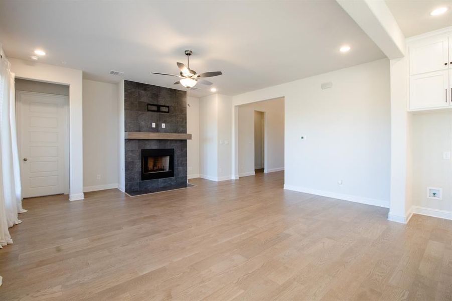 Spacious, unfurnished interior of a new home in M3 Ranch Phase 1, Mansfield (Image 29).